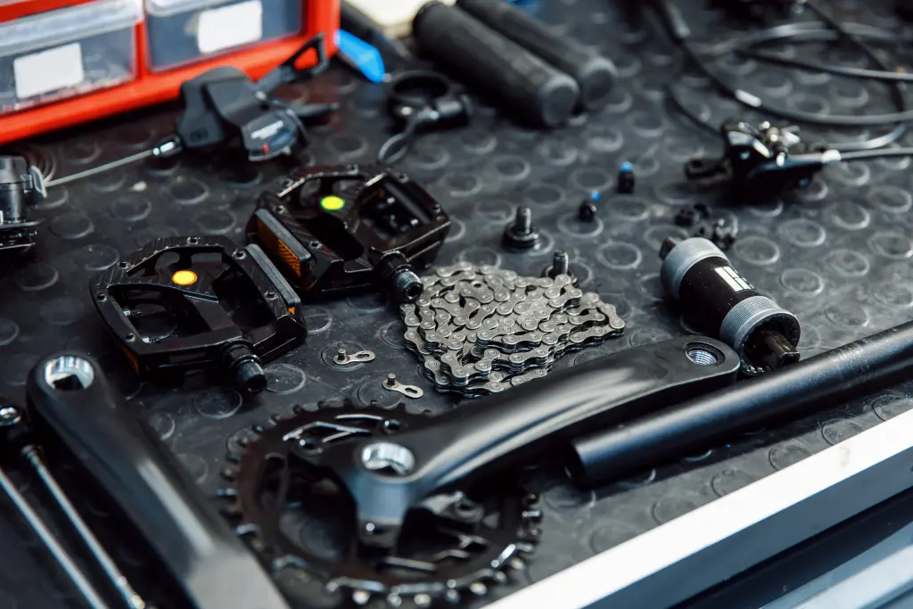 bicycle-workshop-cycle-parts-table-closeup.jpg bicycle-workshop-cycle-parts-table-closeup.jpg